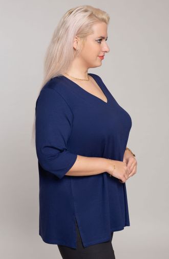 Гладка сапфирена блуза с V-образно деколте