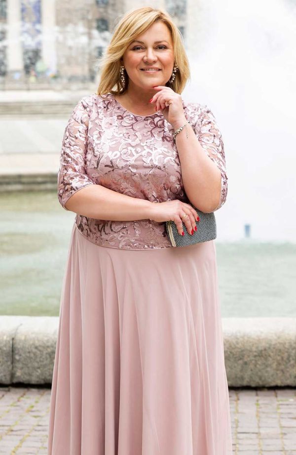 Розова дантелена рокля с пайети