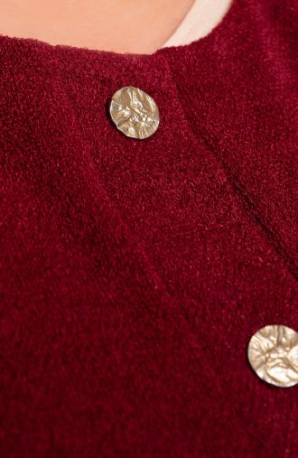 Марконов разкопчан пуловер със златни копчета