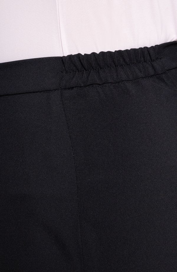 Удобни черни скъсени панталони