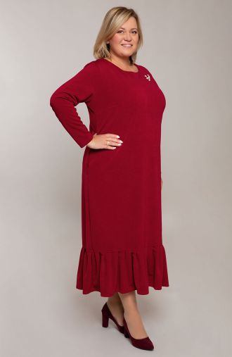 Топла рокля в цвят бордо с брошка