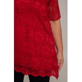 Асиметрична червена дантелена блуза