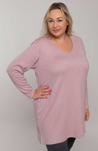 Розов пуловер с мъниста около деколтето