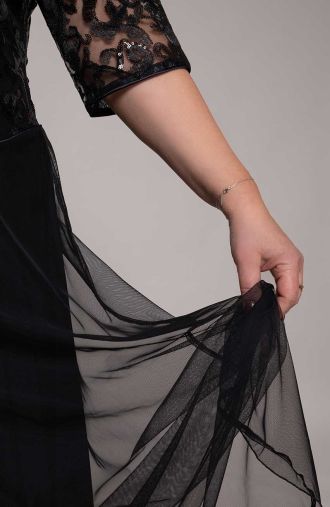 Черна рокля с дантела с пайети