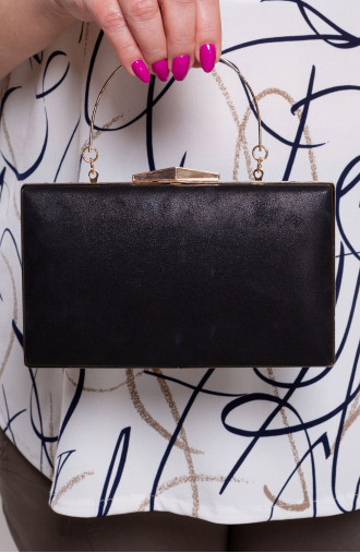 Черна матова чанта с декоративна закопчалка