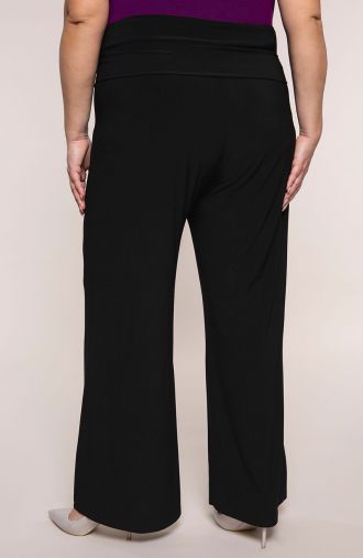 Черен панталон с изтъняващ колан