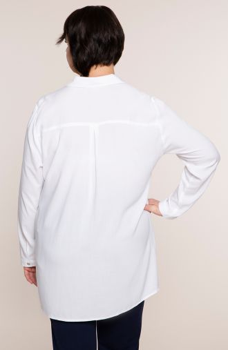 Дълга бяла риза с джоб