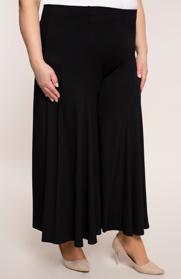 Черна трикотажна пола-панталон