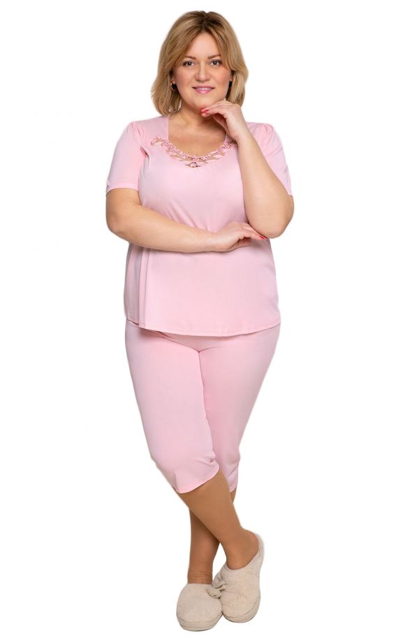 Розова пижама с дантела на деколтето